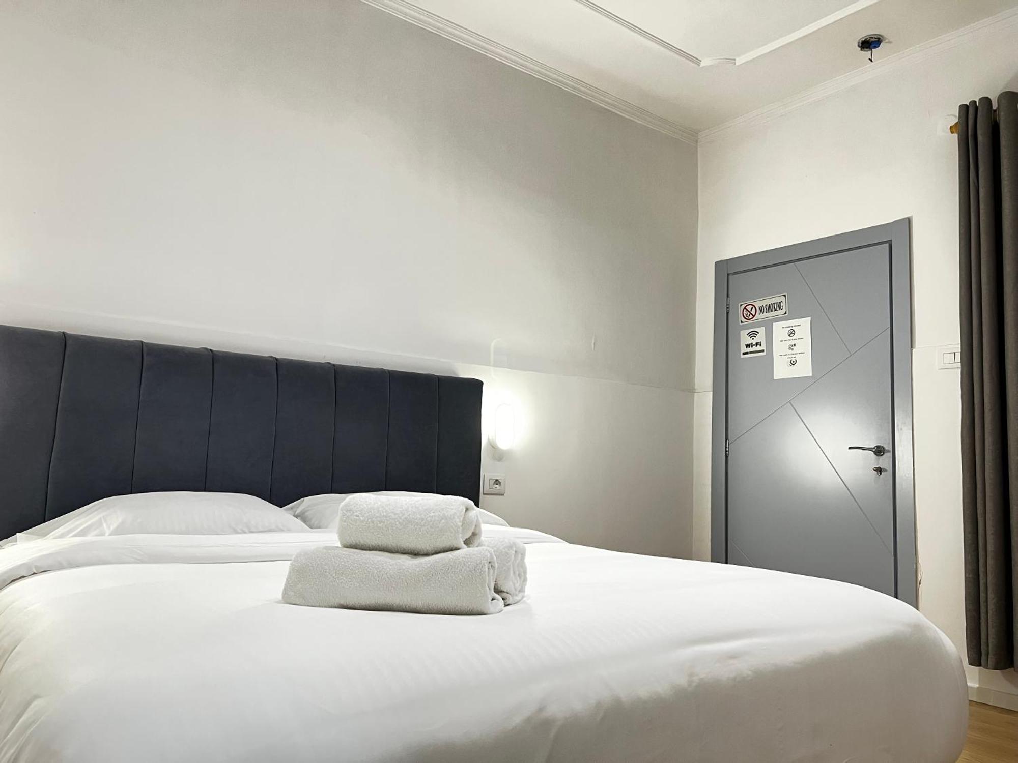 Tirana Square Hotel Ngoại thất bức ảnh